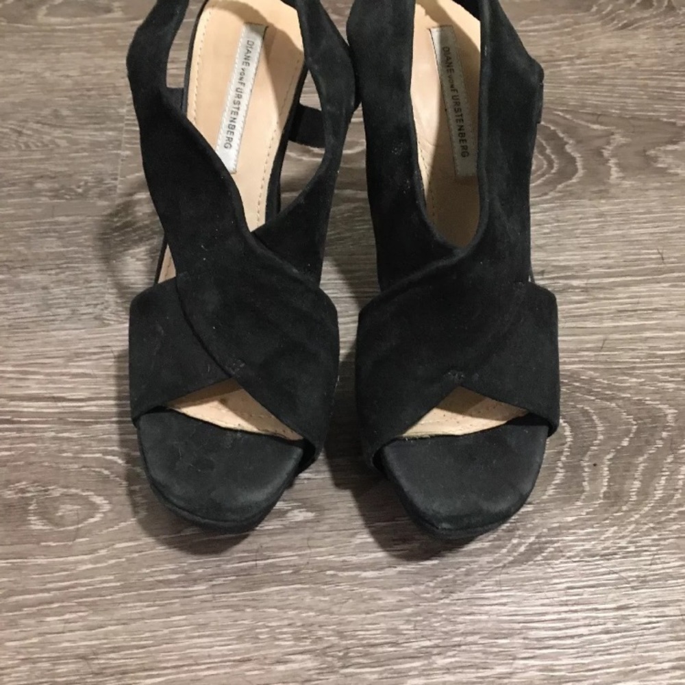 Diane von furstenberg suede sandals sz 8